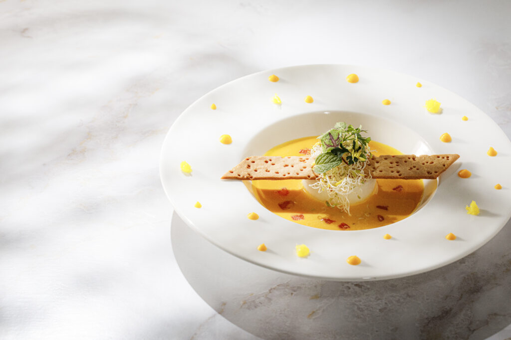 素材の甘みが広がる、遊び心あふれる造形美を纏ったポタージュ。