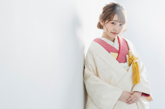 和装の結婚式、白無垢、紋付袴。日本の伝統美あふれるフォトウェディングや前撮りの参考画像。