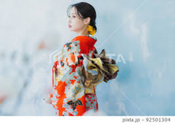 引き振袖は裾を長く引きずる振袖の一種で、江戸時代から続く花嫁衣裳です。帯結びが見える為、打掛よりも軽やかで動きやすく、披露宴や人前式など多彩なシーンで人気です。