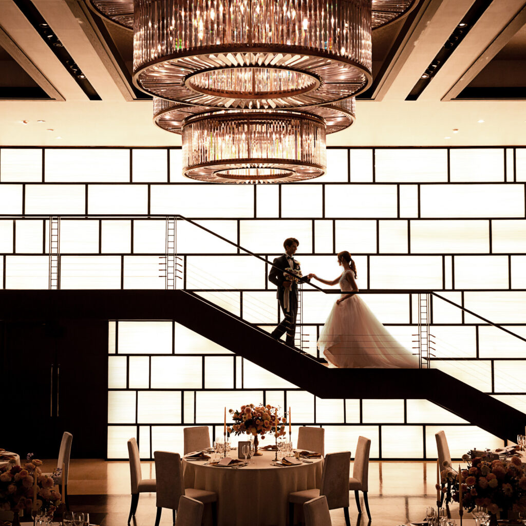 主役感満載のシルエット入場