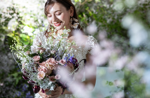 指先まで綺麗にすることでどこから
写真を撮られても美しい花嫁に。
