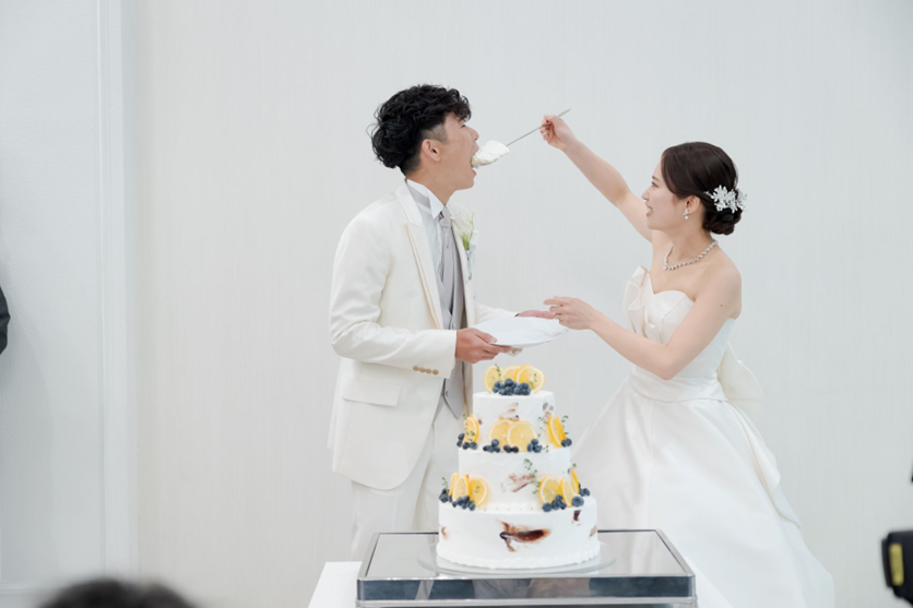 大きいスプーンでのファーストバイトセレモニー。